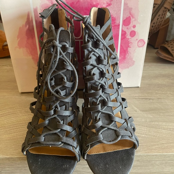 NOT RATED, lace up grey suede bootie, NEW IN BOX! - Picture 3 of 5